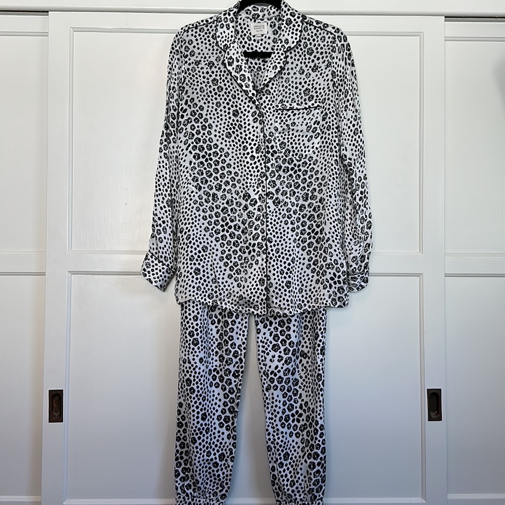 Hemant & Nandita, black white animal too/pant set. Small.